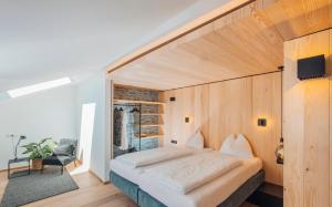 Łóżko lub łóżka w pokoju w obiekcie Hotel Gasthof Hirschentenne