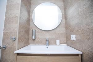 Kúpeľňa v ubytovaní Kaary BellaVita Superior Room