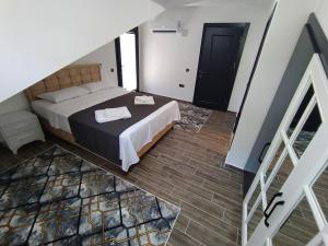 A bed or beds in a room at Villa KayaHan Göcek