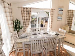 a dining room with a table and chairs at Rockpool Retreat in Saltburn-by-the-Sea