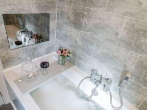a bathroom with a sink and a mirror at Rockpool Retreat in Saltburn-by-the-Sea +16 photos