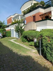 Aed väljaspool majutusasutust Near Como, charming apartment with fireplace