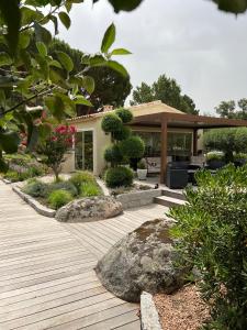 Foto de la galería de Les Jardins De Santa Giulia - Charmante chambre d'hôte 1 en Porto Vecchio