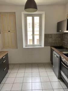 Kuchyňa alebo kuchynka v ubytovaní APPARTEMENT SPACIEUX