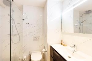 a bathroom with a shower and a toilet and a sink at Boutique Apartments Amsterdam in Amsterdam +11 photos