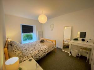 Letto o letti in una camera di 4 Degrees West Cottage, Garden & Parking, 5 mins to Beach, near Fowey and Eden Project