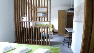 Ένα ή περισσότερα κρεβάτια σε δωμάτιο στο Apartment Nr 4, Vila Kollár Dolný Smokovec, Vysoké Tatry
