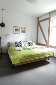Ένα ή περισσότερα κρεβάτια σε δωμάτιο στο Apartment Nr 4, Vila Kollár Dolný Smokovec, Vysoké Tatry