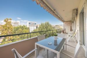 Balkón alebo terasa v ubytovaní Central 3BR Apartment Next to Panormou Metro!