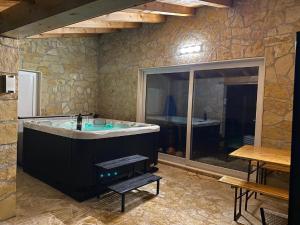Fotografie z fotogalerie ubytování Villa Mateo with Private Pool v destinaci Gruda