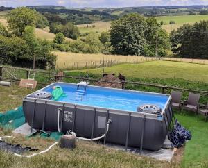 Bazén v ubytování B&B Die Alte Scheune nebo v jeho okolí