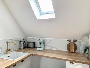 a kitchen with a sink and a window at Cosy Chambord à 10 minutes du château in Mont-près-Chambord