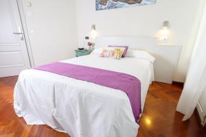 Posteľ alebo postele v izbe v ubytovaní Hostal Costa Coruña