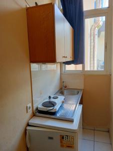 a small kitchen with a stove and a sink at Villa Nikos Paralia in Paralia Katerinis