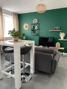 a living room with a table and a couch at Appartement T2 proche de la gare Bourg en Bresse in Bourg-en-Bresse