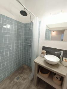 a bathroom with a sink and a shower at Casa Torta in Outeiro