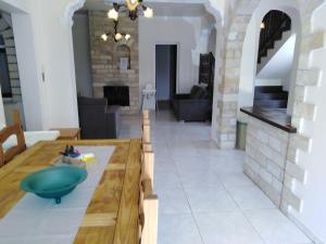 Gallery image of Lovely six bedroom villa in coral bay , car not essential in Peyia