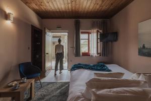 Rouista Tzoumerka Resort客房内的一张或多张床位