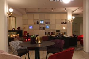 A seating area at arte Hotel Linz