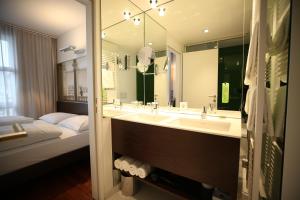 A bed or beds in a room at arte Hotel Linz