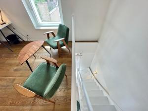 Et opholdsområde på Two-story Old Town Apartment tuż obok sylwestrowej sceny