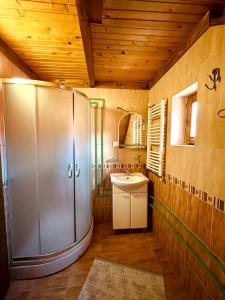 Ein Badezimmer in der Unterkunft Sky High Kolasin