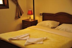 Postel nebo postele na pokoji v ubytování Al Hambra Hotel
