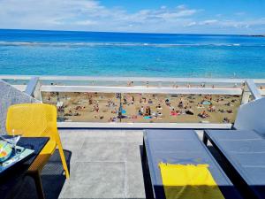 a view of a beach with a bunch of people at Luxury Suite Over The Beach in Las Palmas de Gran Canaria
