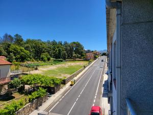 a view of a road from a balcony of a building at HOSTAL BARCELONA in Entrimo
