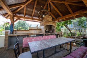 Patio alebo iná vonkajšia časť ubytovania Villa Anna
