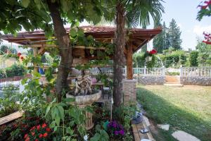 Vonkajšia záhrada v ubytovaní Villa Anna