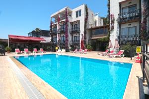 Bazén v ubytování Gumbet Hotel nebo v jeho okolí