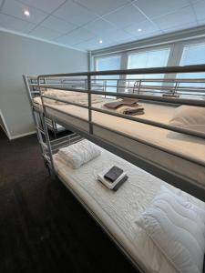 Postel nebo postele na pokoji v ubytování Grad Hotel and Hostel + 37 fotografií