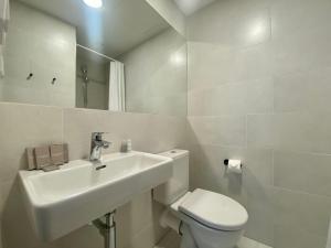 Kúpeľňa v ubytovaní Figaro Suites