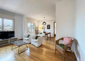 TV a/nebo společenská místnost v ubytování Stay U-nique Apartments Rambla Catalunya