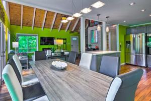 Cucina o angolo cottura di Game Room and Mountain Views Lake Lure Retreat!