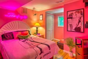 Letto o letti in una camera di Game Room and Mountain Views Lake Lure Retreat!