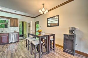 a kitchen with a table and chairs in a room at Cozy Townsend Condo, Resort-Style Amenities! in Townsend