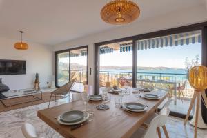 صورة لـ Bandol Appartement Luxe vue mer époustouflante en face des plages في باندول