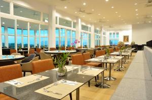 Restaurace v ubytování ChanNgarm Mountain View Resort จันทน์งาม เมาท์เท่นวิว รีสอร์ท