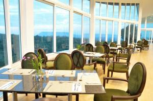 Restaurace v ubytování ChanNgarm Mountain View Resort จันทน์งาม เมาท์เท่นวิว รีสอร์ท