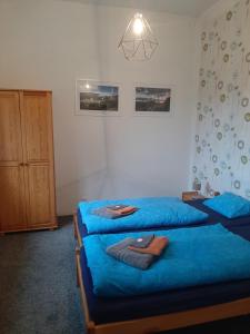Postel nebo postele na pokoji v ubytování Dům U Šípku