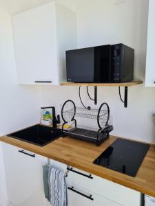 Kuchyňa alebo kuchynka v ubytovaní Location LA BELLE - LA ROCHELLE B + 6 fotografií
