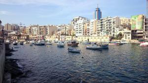 Gallery image of Spinola Seafront Apartment in St. Julianʼs