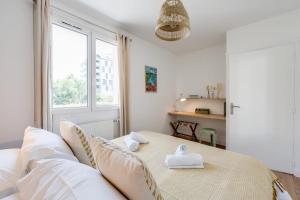 Posteľ alebo postele v izbe v ubytovaní L'Annexe du 43 - Beautiful T3 for 4 people with balcony