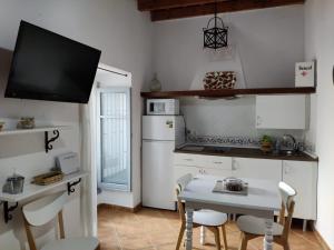 Vivienda Turistica de Alojamiento Rural Casa Arenalejosにあるキッチンまたは簡易キッチン