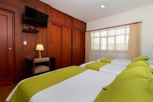 Łóżko lub łóżka w pokoju w obiekcie Hostal Casa de Lidice