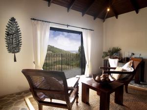Pemandangan gunung umum atau pemandangan gunung yang diambil dari hotel