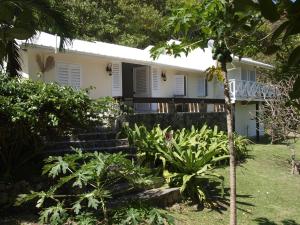 Taman di luar Firefly Estate Bequia