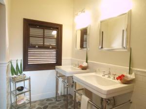 Gambar di galeri bagi Firefly Estate Bequia di Crescent Beach